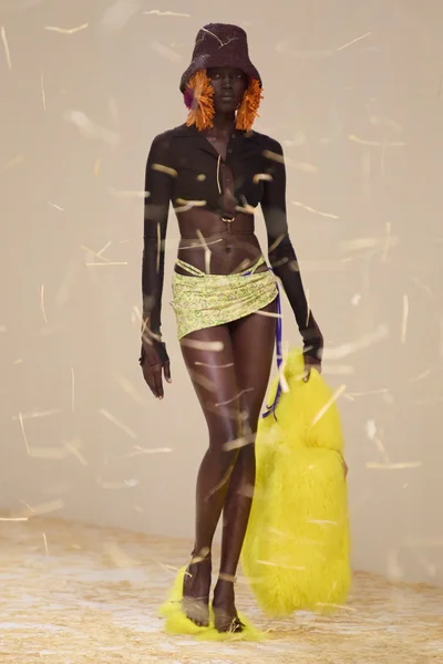 Look 15